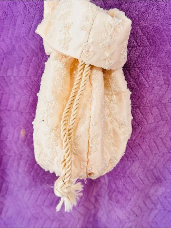 Cream Beaded Drawstring Mini Bag - Picture 4 of 9